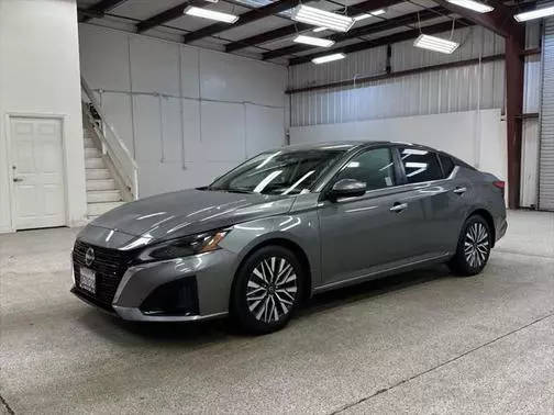 2023 Nissan Altima 2.5 SV FWD photo