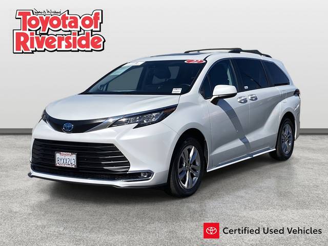 2022 Toyota Sienna XLE FWD photo