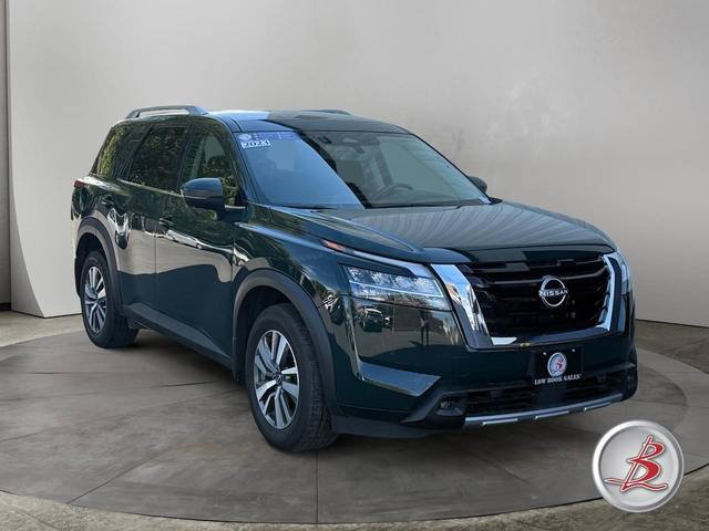 2023 Nissan Pathfinder SL 4WD photo