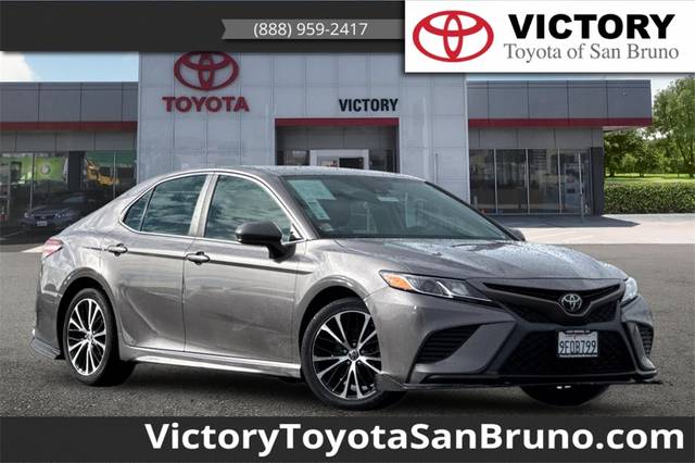 2020 Toyota Camry SE FWD photo