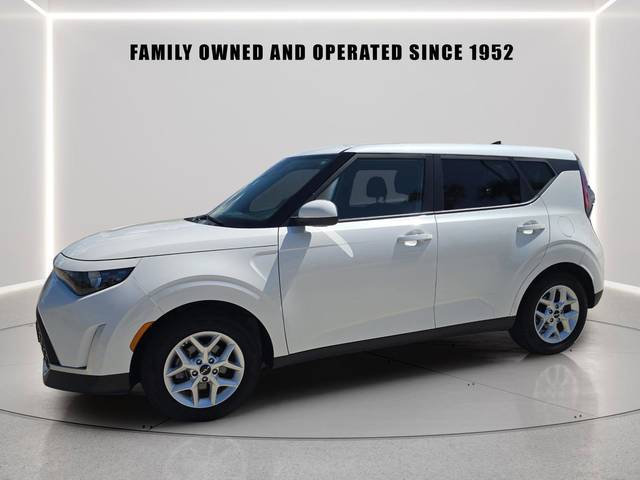 2023 Kia Soul LX FWD photo