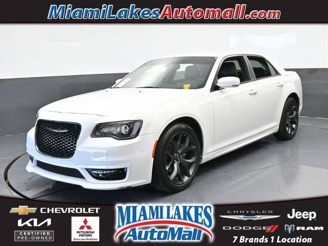 2023 Chrysler 300 Touring L RWD photo