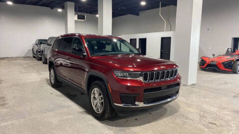 2023 Jeep Grand Cherokee L Laredo 4WD photo