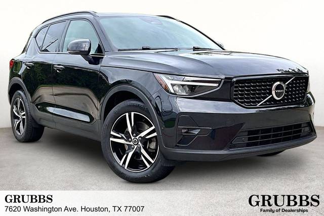 2023 Volvo XC40 Plus Dark Theme AWD photo