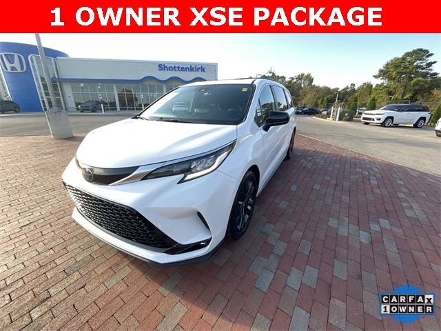 2023 Toyota Sienna XSE FWD photo