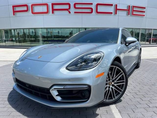 2022 Porsche Panamera GTS AWD photo