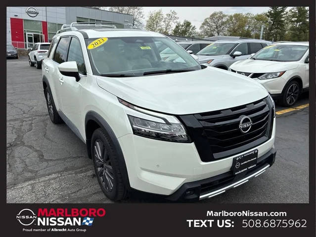 2023 Nissan Pathfinder SL 4WD photo
