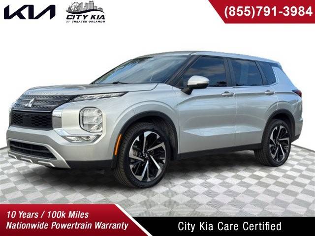 2023 Mitsubishi Outlander SE Special Edition FWD photo
