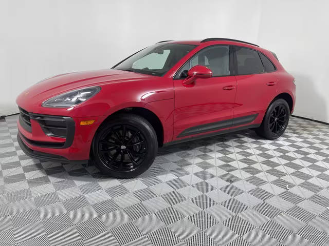 2023 Porsche Macan  AWD photo