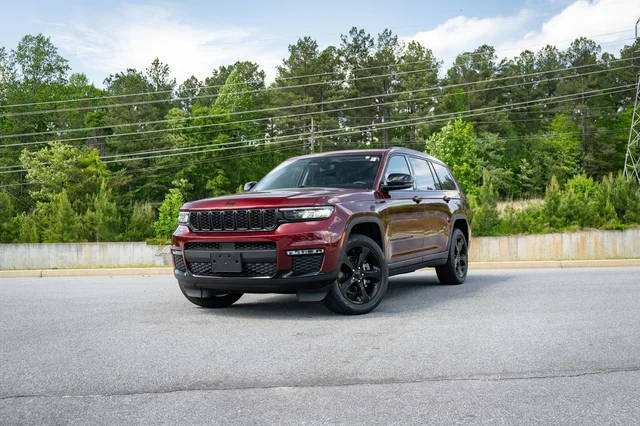 2023 Jeep Grand Cherokee L Limited RWD photo
