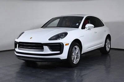 2022 Porsche Macan AWD photo