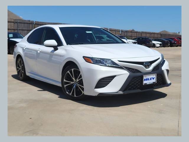 2020 Toyota Camry SE FWD photo