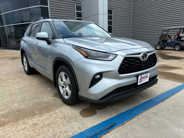 2023 Toyota Highlander LE FWD photo