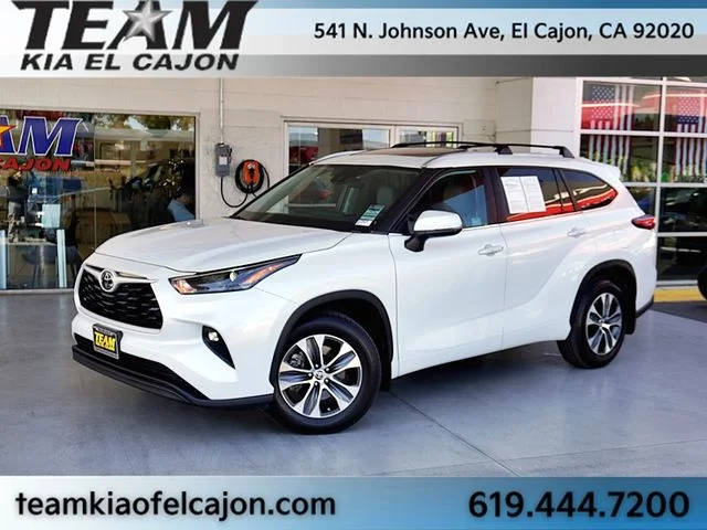 2023 Toyota Highlander XLE FWD photo