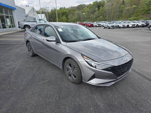 2023 Hyundai Elantra SEL FWD photo