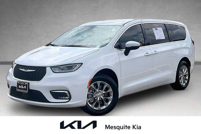 2023 Chrysler Pacifica Minivan Touring L AWD photo