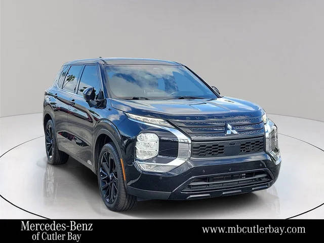 2022 Mitsubishi Outlander Black Edition FWD photo