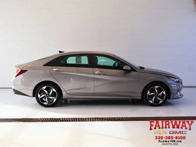 2023 Hyundai Elantra SEL FWD photo