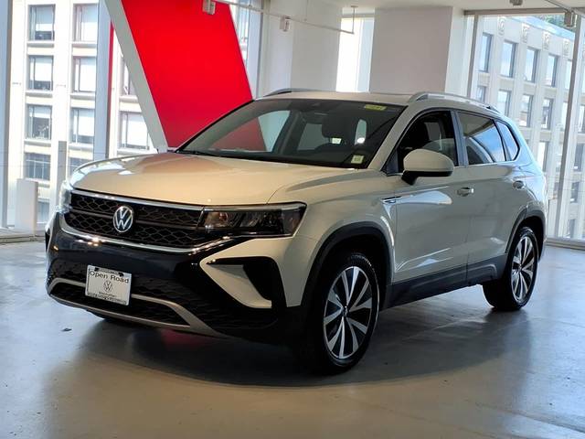 2023 Volkswagen Taos SE AWD photo
