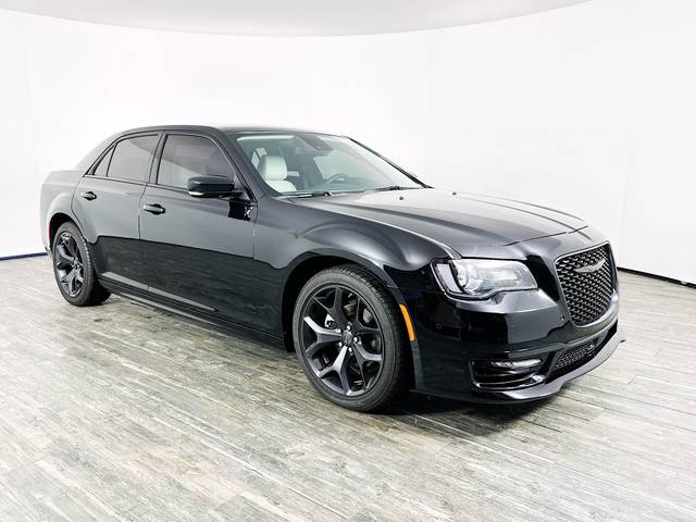 2023 Chrysler 300 Touring L RWD photo