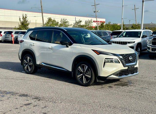 2023 Nissan Rogue Platinum FWD photo