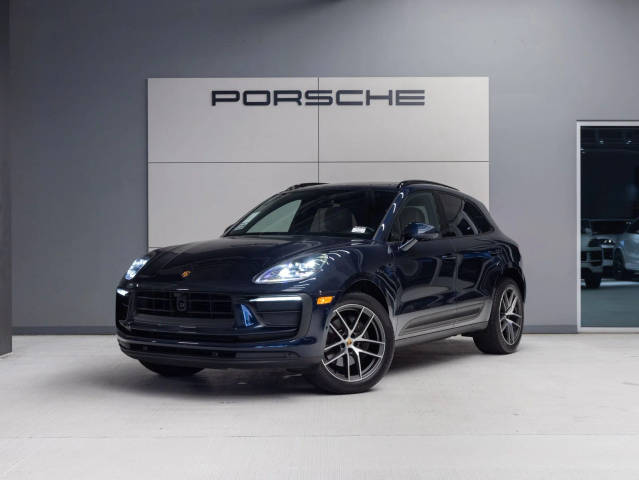 2023 Porsche Macan AWD photo