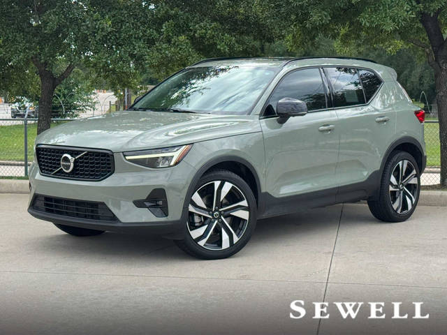 2023 Volvo XC40 Ultimate Dark Theme AWD photo