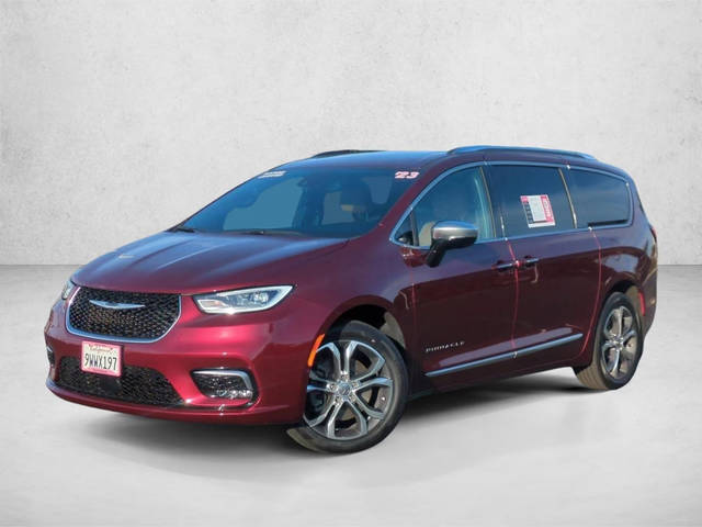 2023 Chrysler Pacifica Minivan Pinnacle AWD photo