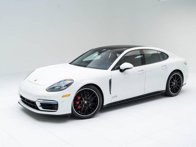 2023 Porsche Panamera GTS AWD photo