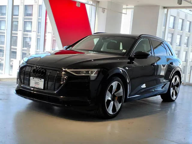 2023 Audi e-tron Premium Plus AWD photo