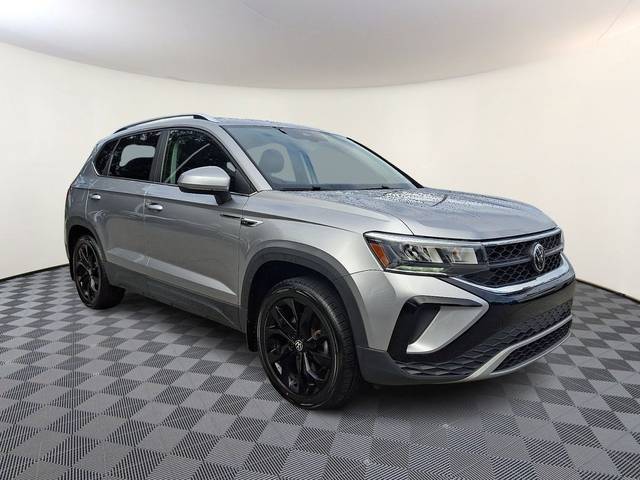 2023 Volkswagen Taos SE AWD photo