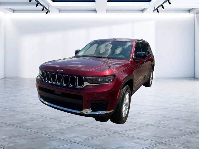 2023 Jeep Grand Cherokee L Laredo 4WD photo
