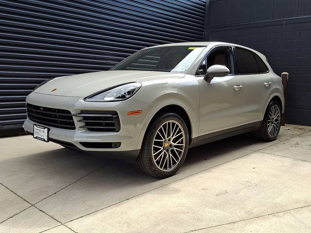 2023 Porsche Cayenne Platinum Edition AWD photo