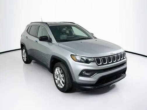 2023 Jeep Compass Latitude Lux 4WD photo