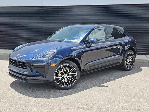2023 Porsche Macan  AWD photo