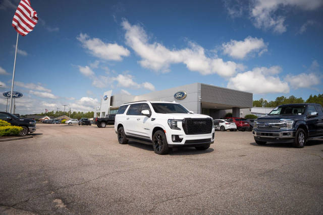 2023 GMC Yukon XL Denali RWD photo