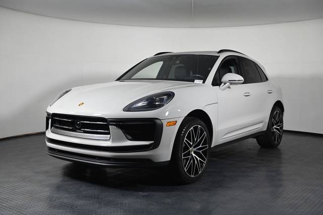 2023 Porsche Macan AWD photo