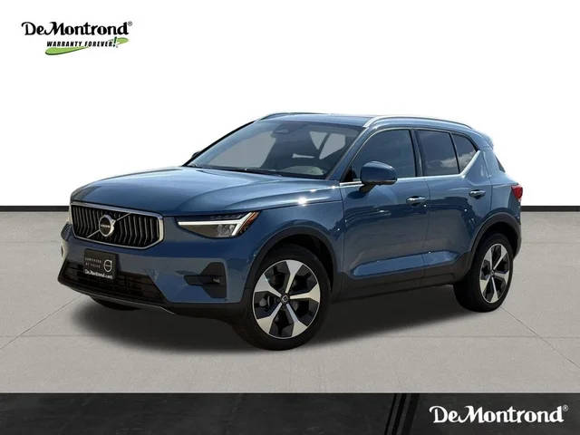 2023 Volvo XC40 Plus Bright Theme AWD photo