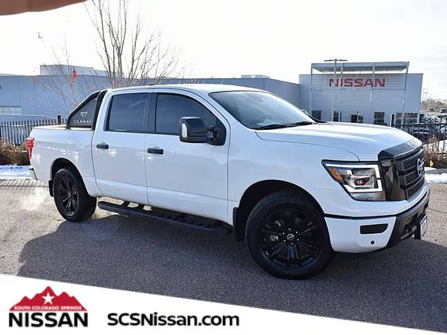 2023 Nissan Titan SV 4WD photo