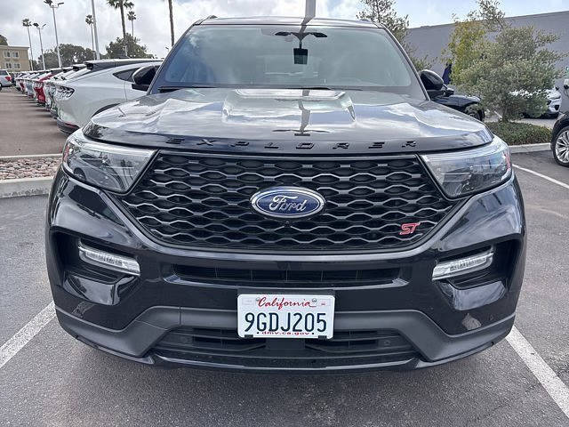 2023 Ford Explorer ST 4WD photo