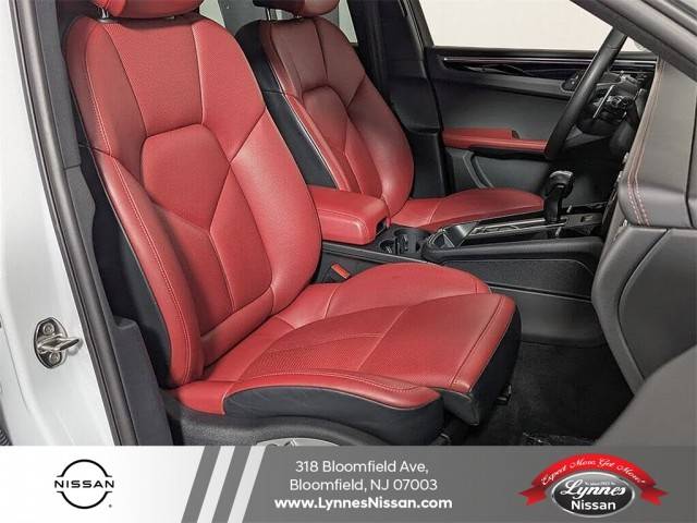 2023 Porsche Macan AWD photo