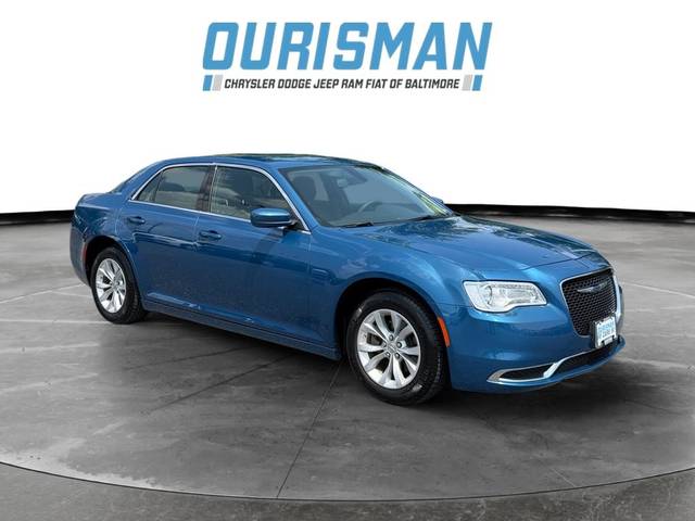 2023 Chrysler 300 Touring RWD photo