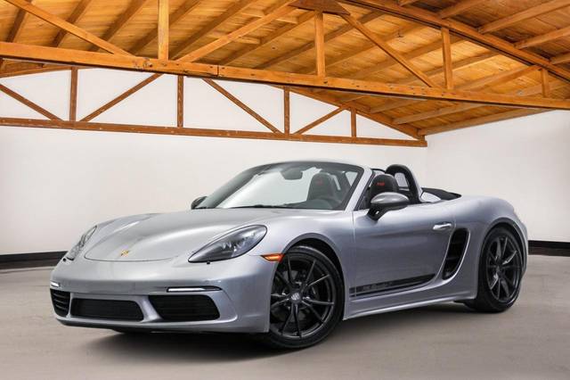 2023 Porsche Boxster T RWD photo