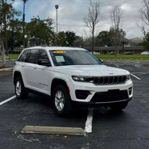 2023 Jeep Grand Cherokee Laredo RWD photo