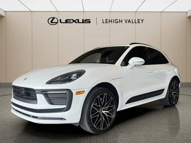 2023 Porsche Macan  AWD photo