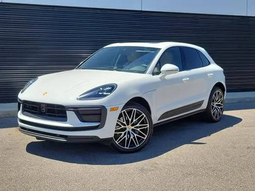 2023 Porsche Macan  AWD photo