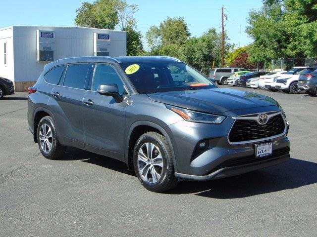 2021 Toyota Highlander XLE AWD photo
