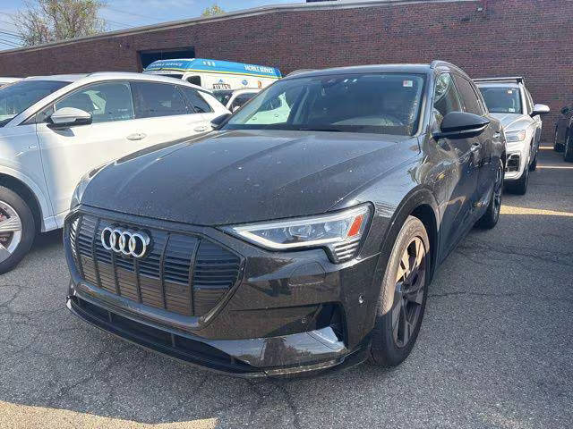 2023 Audi e-tron Premium AWD photo