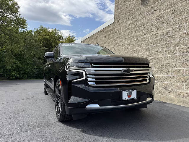 2023 Chevrolet Suburban High Country 4WD photo
