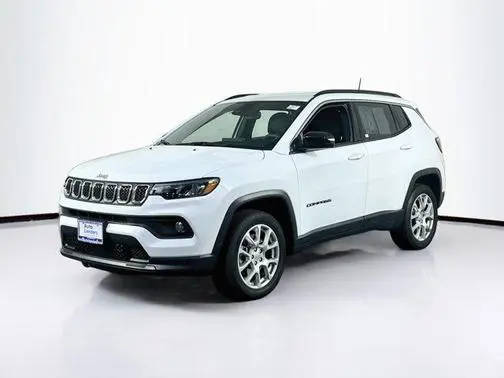 2023 Jeep Compass Latitude Lux 4WD photo
